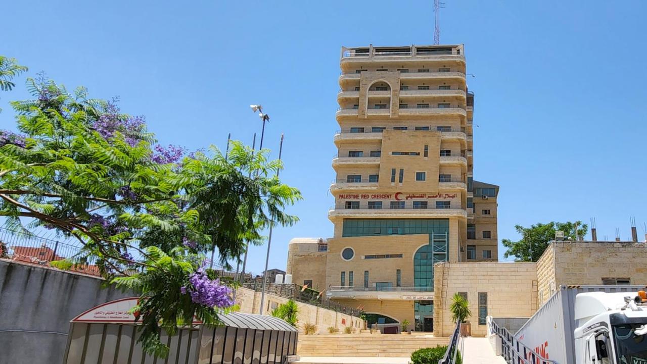 Red Crescent Guesthouse Ramallah Eksteriør billede