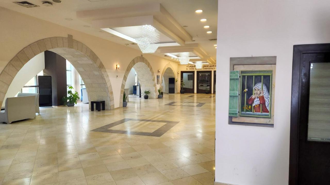 Red Crescent Guesthouse Ramallah Eksteriør billede