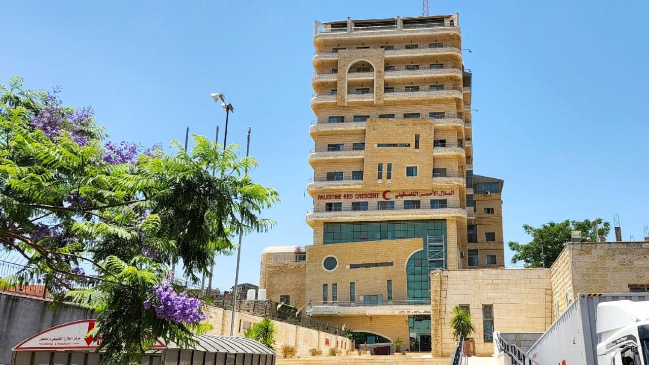 Red Crescent Guesthouse Ramallah Eksteriør billede