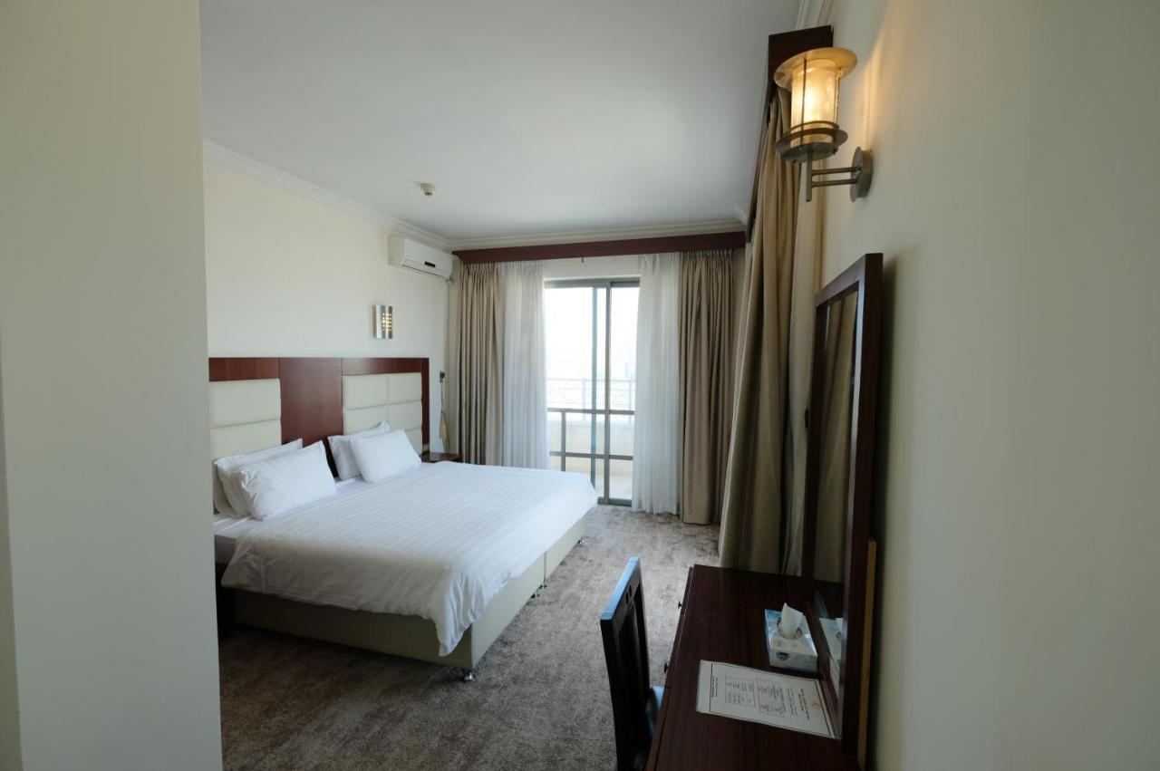 Red Crescent Guesthouse Ramallah Eksteriør billede