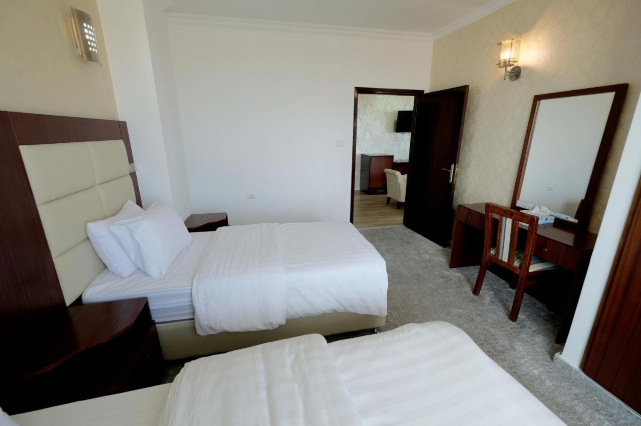 Red Crescent Guesthouse Ramallah Eksteriør billede